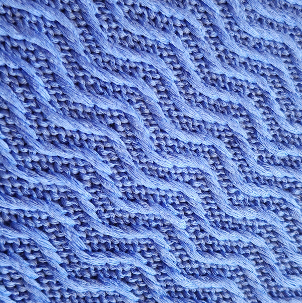 KIN4112 Waves on the purl side of the knitting